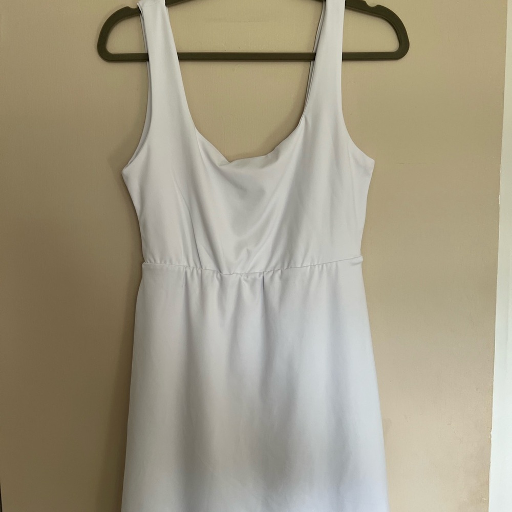 Elegant White Sleeveless Dress